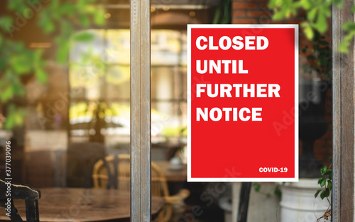 Various shops stick to the poster. closed until further notice from the government due to the COVID 19 coronavirus epidemic. restaurants, cafes, bars, clubs are all closed due to the domestic economy.