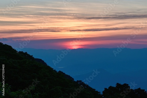 伊吹山から見た夏の日没直後の夕焼け情景＠滋賀