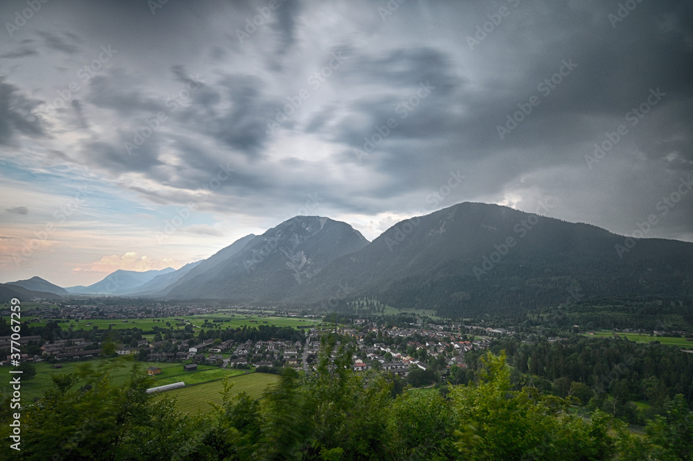 Gewitterwolken über Garmisch-Partenkirchen