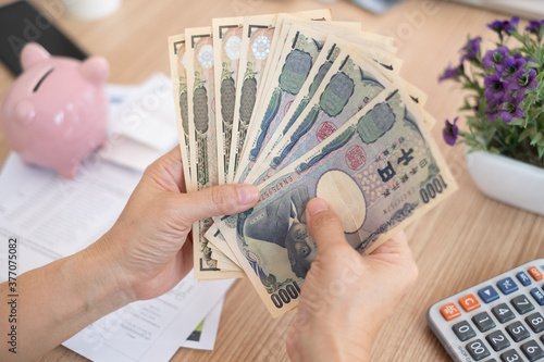 yen money finance and personal financial plan