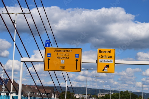 Verkehrsschilder auf der Reiffeisenbrücke Neuwied photo