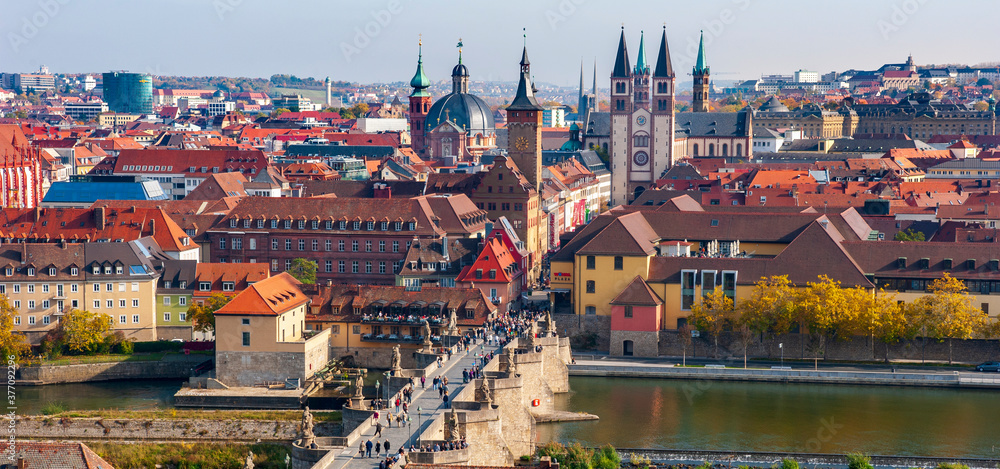 Obraz premium Altstadt von Würzburg am Main in Franken / Bayern