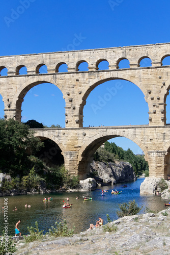 Le pont du Gard et le fleuve Gardon - Gard - France