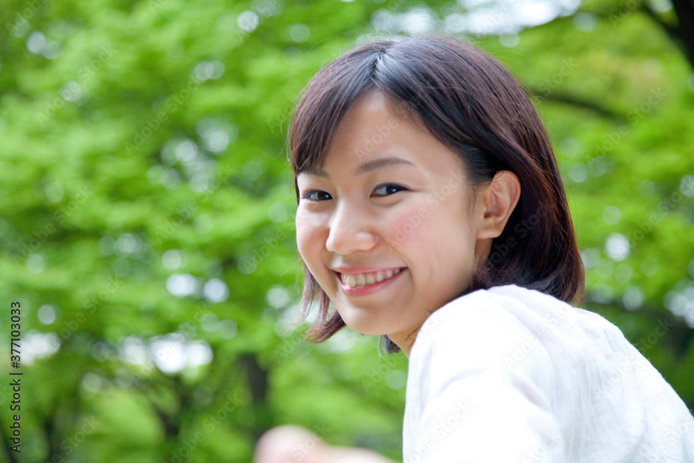 走る女性 走る女性