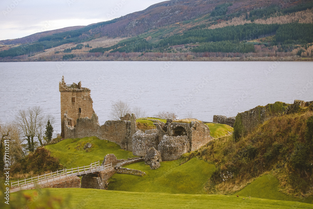 Urquhart Castle next to Loch Ness