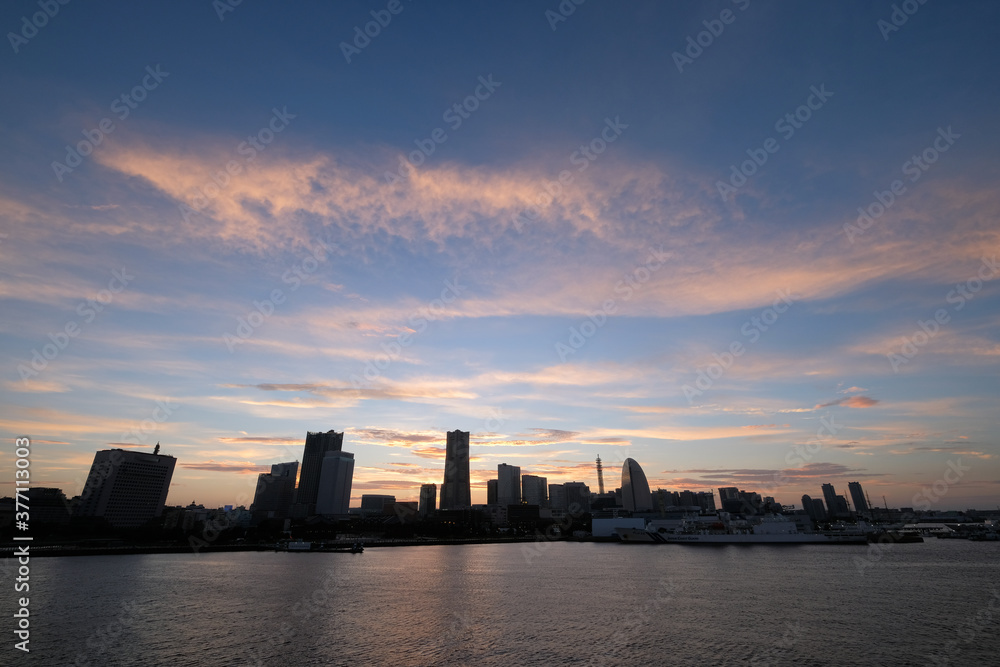 神奈川県横浜市みなとみらいの夕焼け(大さん橋) 神奈川県横浜市みなとみらいの夕焼け(大さん橋)