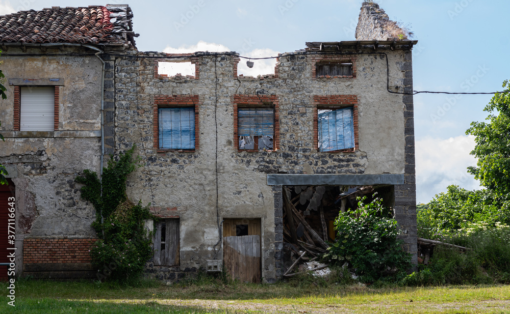 Ruined house without a roof in the village of Buron in Leon, Spain Ruined house without a roof in the village of Buron in Leon, Spain