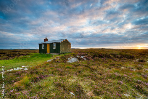 Obraz na plátně Dramatic sky over an old Shieling hut on moorland near Stornoway