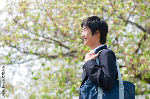 笑顔の男子高校生