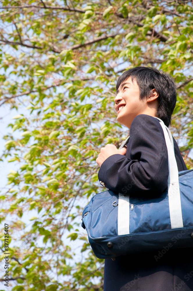 通学する男子高校生 通学する男子高校生