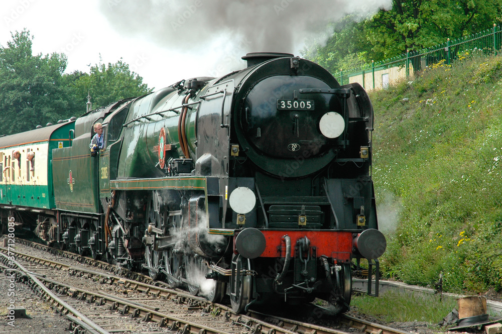 Naklejka premium Canadian Pacific accelerates away