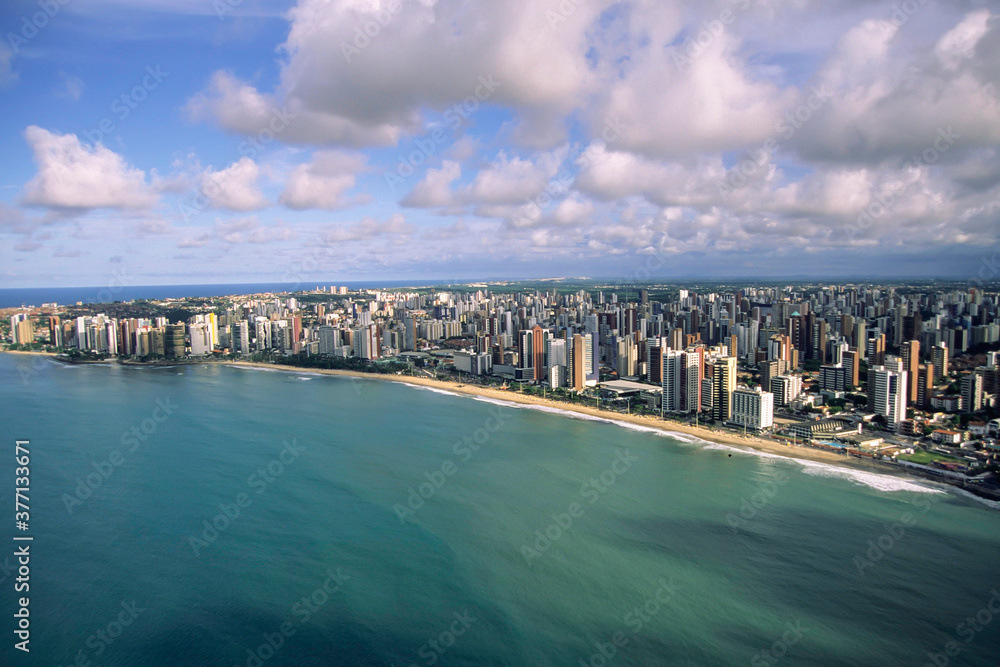 Vista aérea do centro da cidade de Fortaleza - Praia de Iracema.