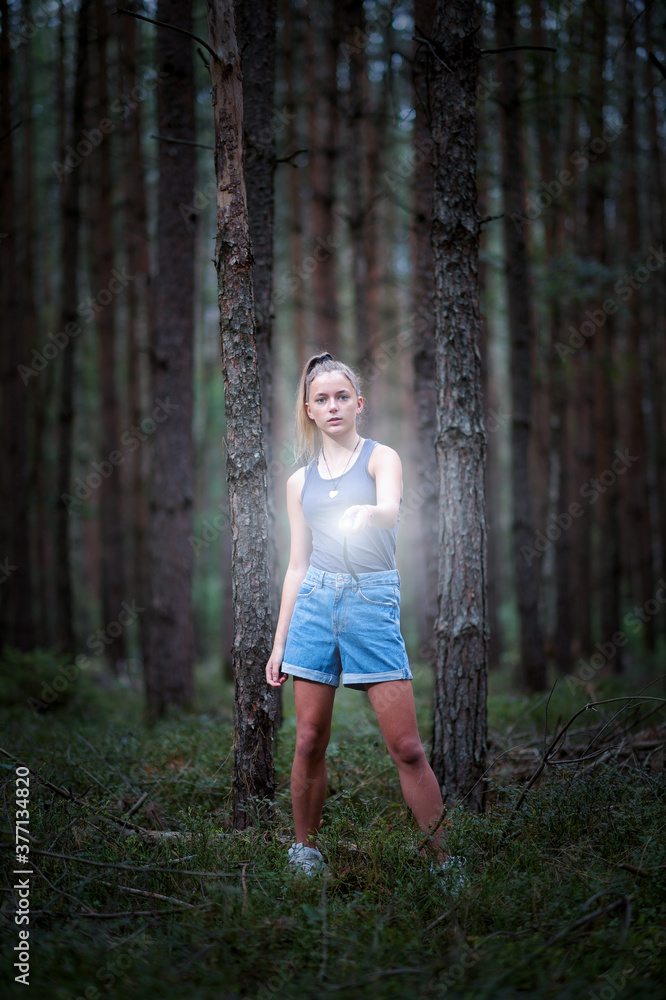 Mädchen im Wald Mädchen im Wald