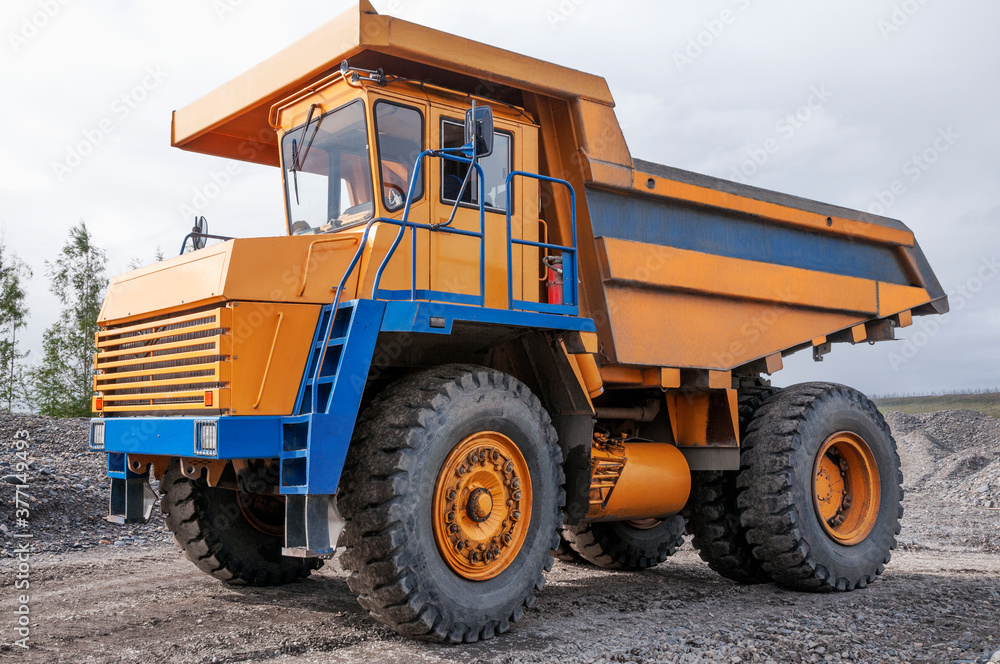 The mountainous dump truck is widely used for transporting and unloading rocks. Mining. The mountainous dump truck is widely used for transporting and unloading rocks. Mining.
