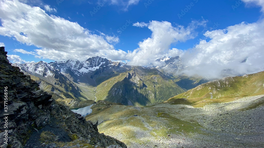 In der Schweiz bem grossen Sankt Bernhard