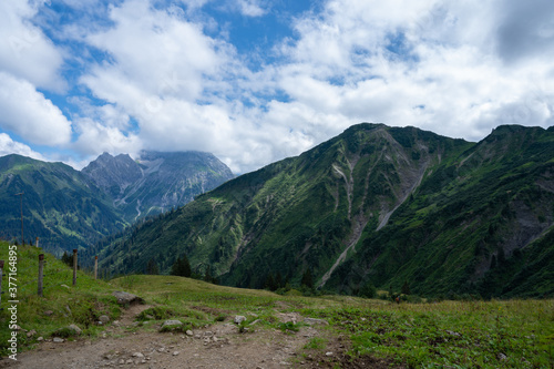 A scenic view of the hiking way in austrian alsps.