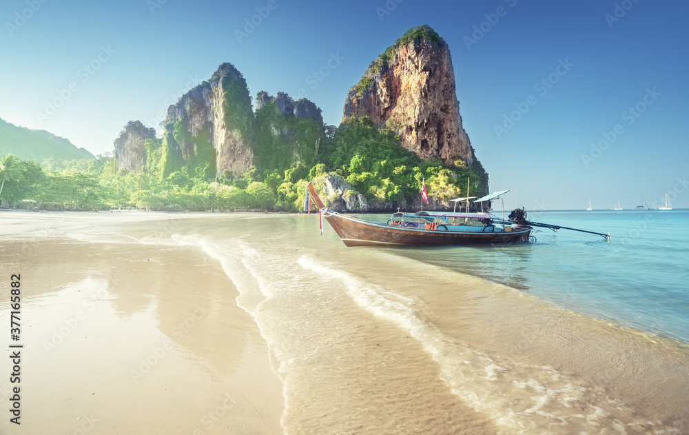 Obraz premium boats on Railay beach in Krabi Thailand