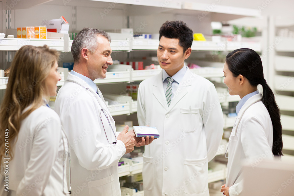 Pharmacists in pharmacy of hospital Pharmacists in pharmacy of hospital