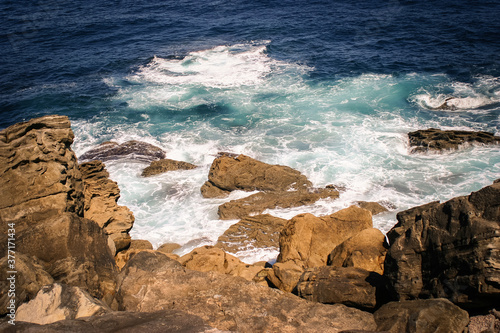 Valokuva Olas rompiendo contra las olas