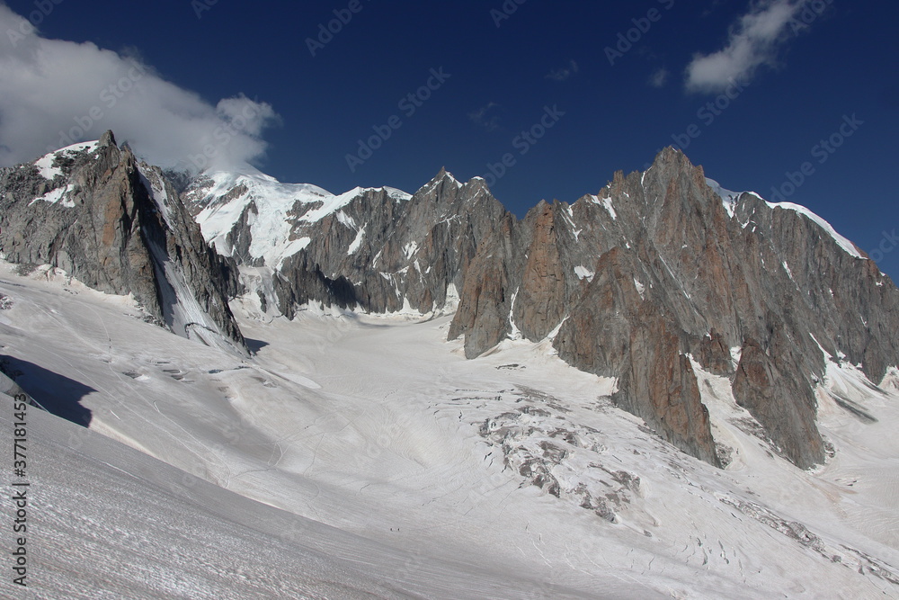 Fototapeta premium Superb views of the snowy alps from France and Italy around Mont Blanc. 
