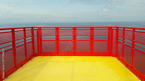 Obraz na płótnie Wind turbine nacelle offshore helipad with yellow and red colors and empty background w salonie