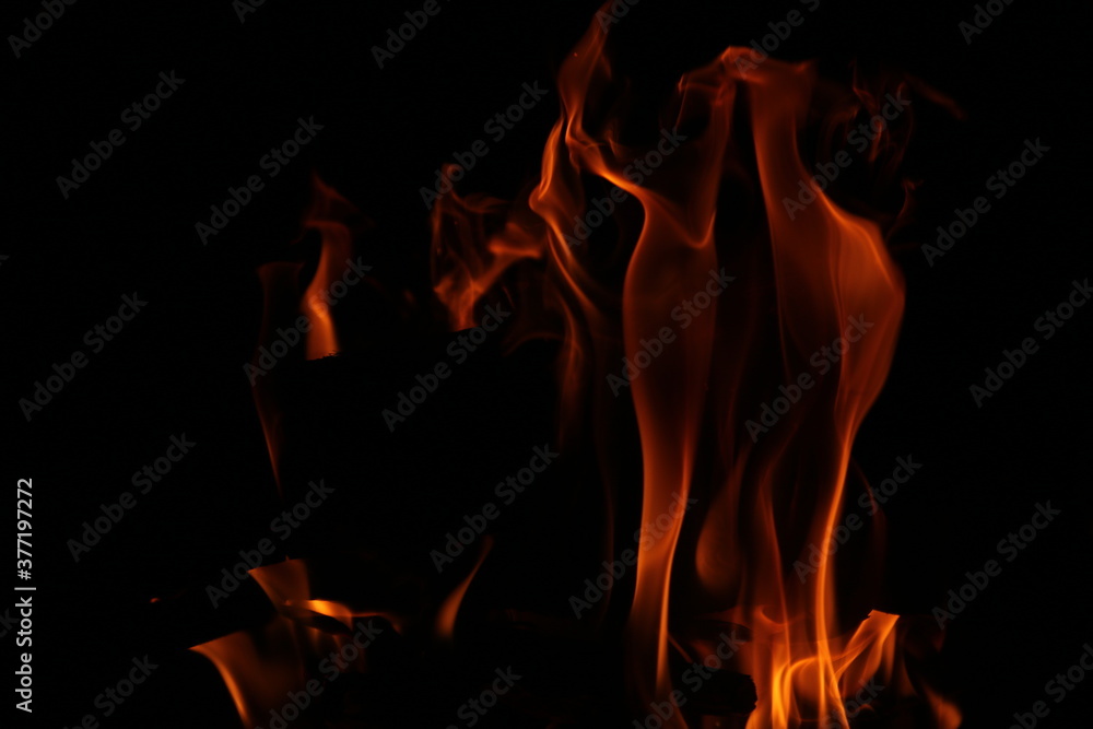 legna che brucia nel camino con fiamma legna che brucia nel camino con fiamma
