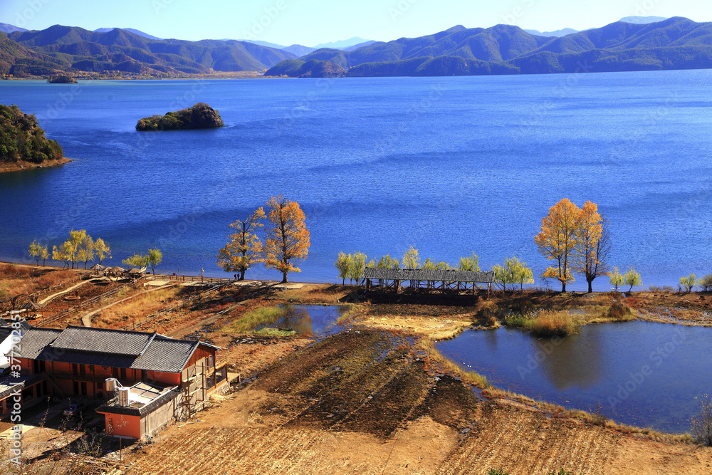 Fototapeta premium Yunnan Lijiang Lugu Lake Nisai Village Lake View