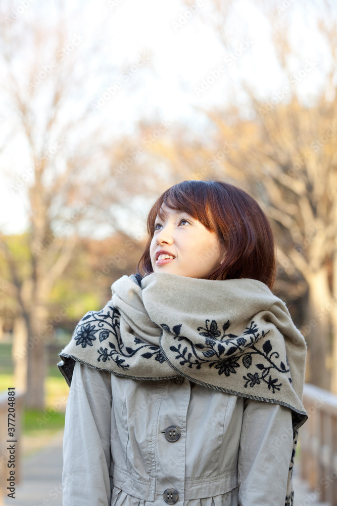 Naklejka premium 冬服の女性