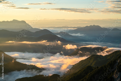 Sonnenaufgang in den Alpen © Netzer Johannes
