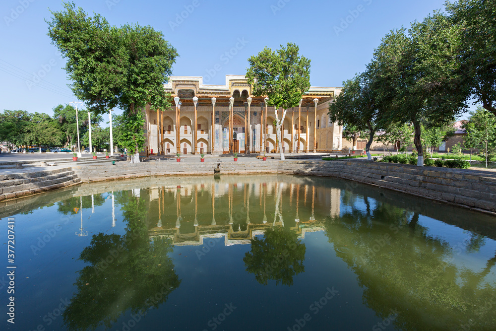 Bolo Hauz Mosque and its reflection in the pond, in Bukhara, Uzbekistan