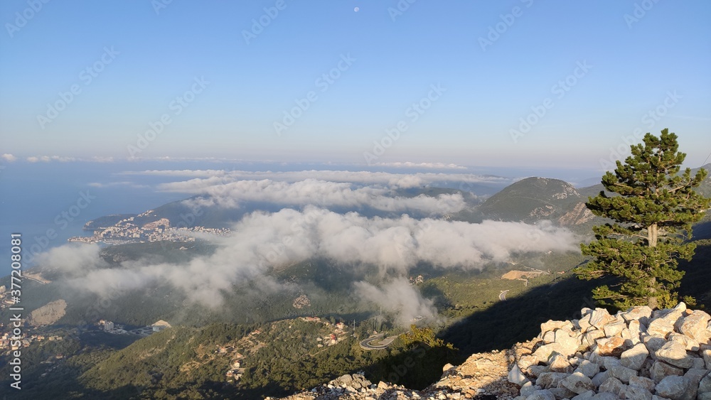 Obraz premium Panorama of the sea coast and mountains