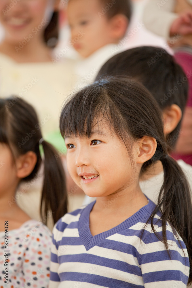 笑顔の幼稚園児