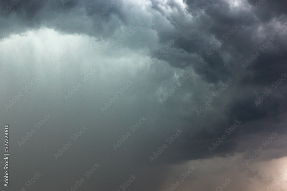 Obraz premium nuage de pluie et d'orage