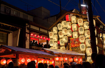 Papier peint photo Kyoto Char Yamahoko illuminé festival Gion  © EvergreenPlanet