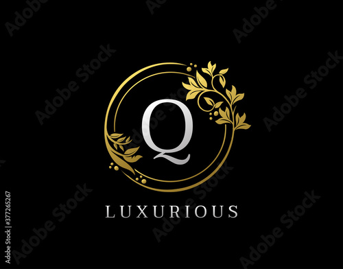 Luxury Circle Q Letter Floral Design. Elegant Gold Q Royal Logo Icon.