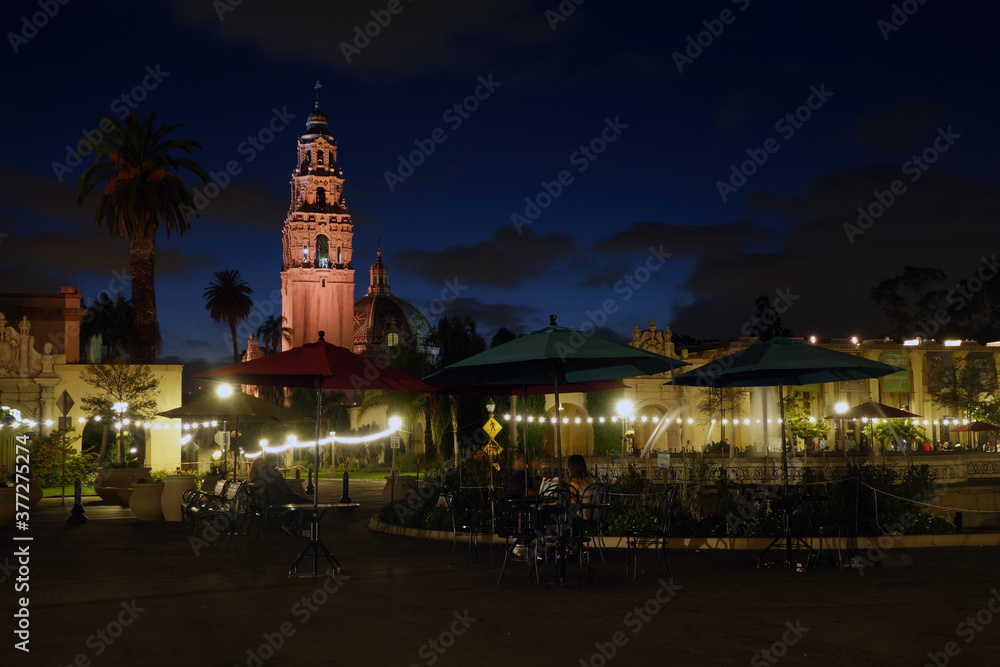 Fototapeta premium Plaza de Panama in Balboa Park at night.
