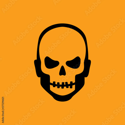 Feliz Halloween. Día de los muertos. Disfraz de zombi. Cabeza de hombre con máscara de calavera en fondo naranja