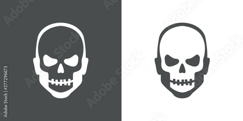Feliz Halloween. Día de los muertos. Disfraz de zombi. Cabeza de hombre con máscara de calavera en fondo gris y fondo blanco