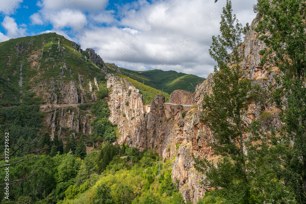 Barrios de Luna dam profile in Leon, Spain