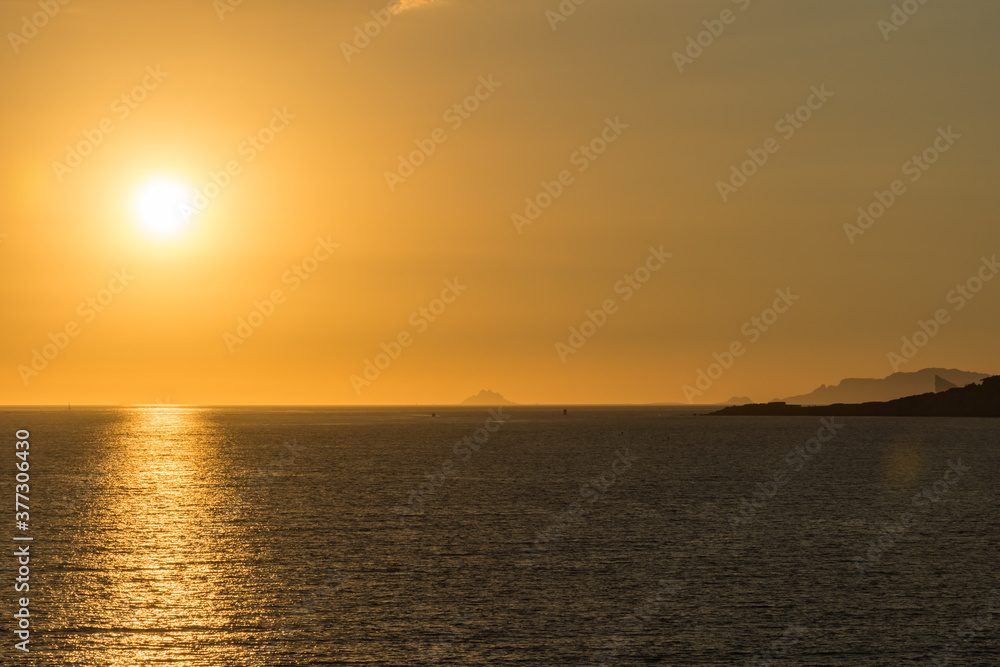Fototapeta premium France, Var, Six-Four-les-plages, coucher du soleil vue sur l'archipel de Riou (3) 