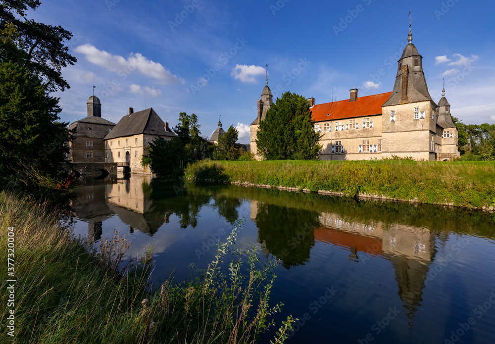 Burg Wasserschloss Münsterland Deutschland Wassergraben Anlage Sehenswürdigkeit Attraktion Denkmal öffentlich Festung Geschichte Bischof Brücke Schutz Sommer Fassade Idyll Tourismus Radtour