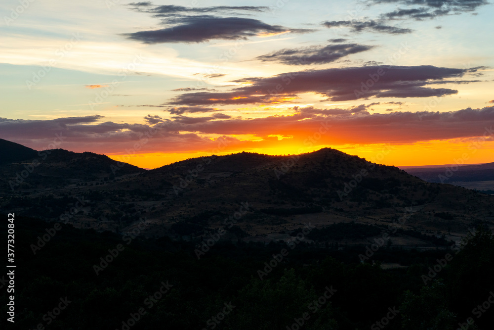 ATARDECER PUESTA DE SOL VALLE DEL CORNEJA