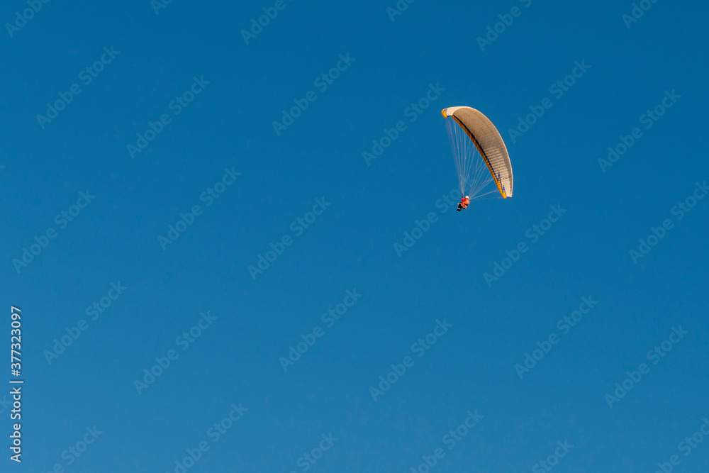PARAPENTE AL ATARDECER PIEDRAHÍTA AVILA