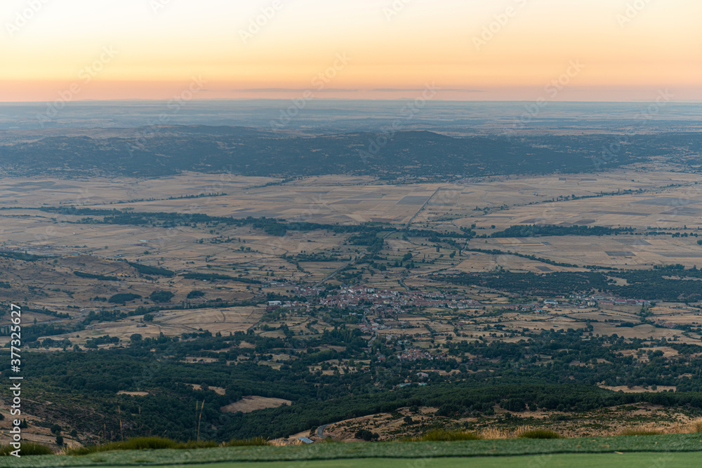 Fototapeta premium PIEDRAHITA AVILA DESDE PEÑANEGRA 2021 PARAPENTE