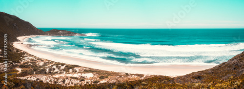 Fototapeta Naklejka Na Ścianę i Meble -  Deserted beach, pure white sand, blue and turquoise water, Western Australia
