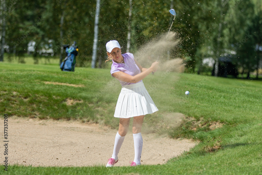 Golfer hold the ball to hand before hitting