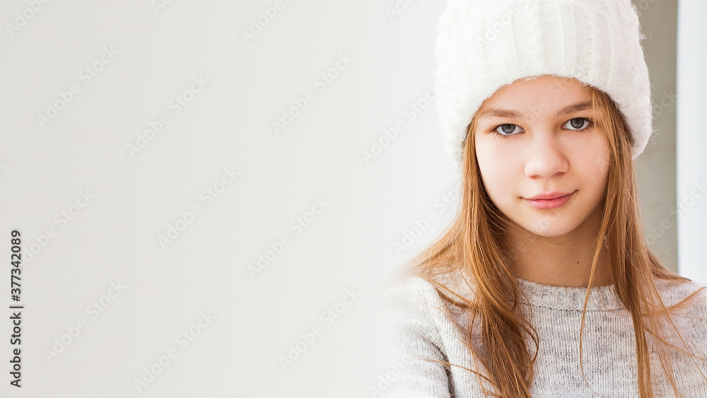 Fototapeta premium Merry Christmas and Happy Holidays! The morning before Christmas. Portrait of a beautiful girl