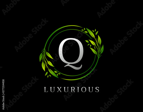 Elegant Q Letter Green Floral Design. Circle Green Leaf Q Logo Icon.
