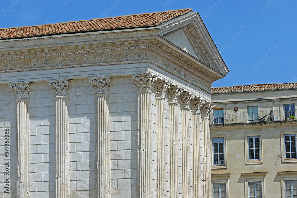 La maison carrée, temple romain.