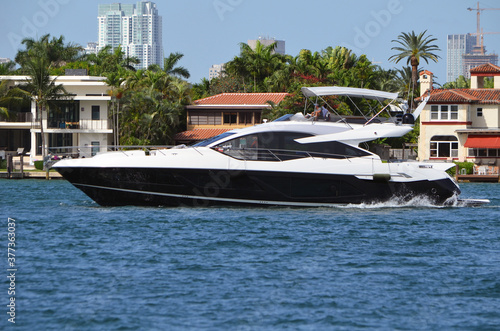 Luxury yacht cruising on the Florida Intra-Coastal Waterway